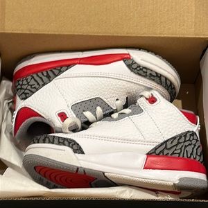 Jordan 3 Retro "White/Fire Red/Black" toddler shoe